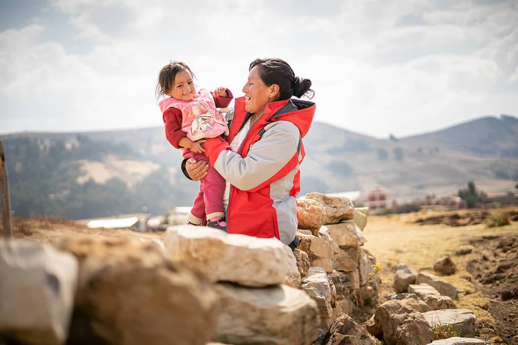 Mum and toddler in Peru