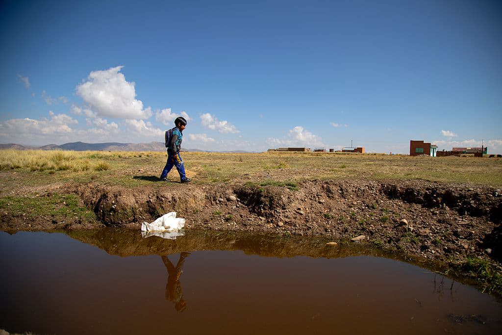 Tumuyo continuing his walk to school.