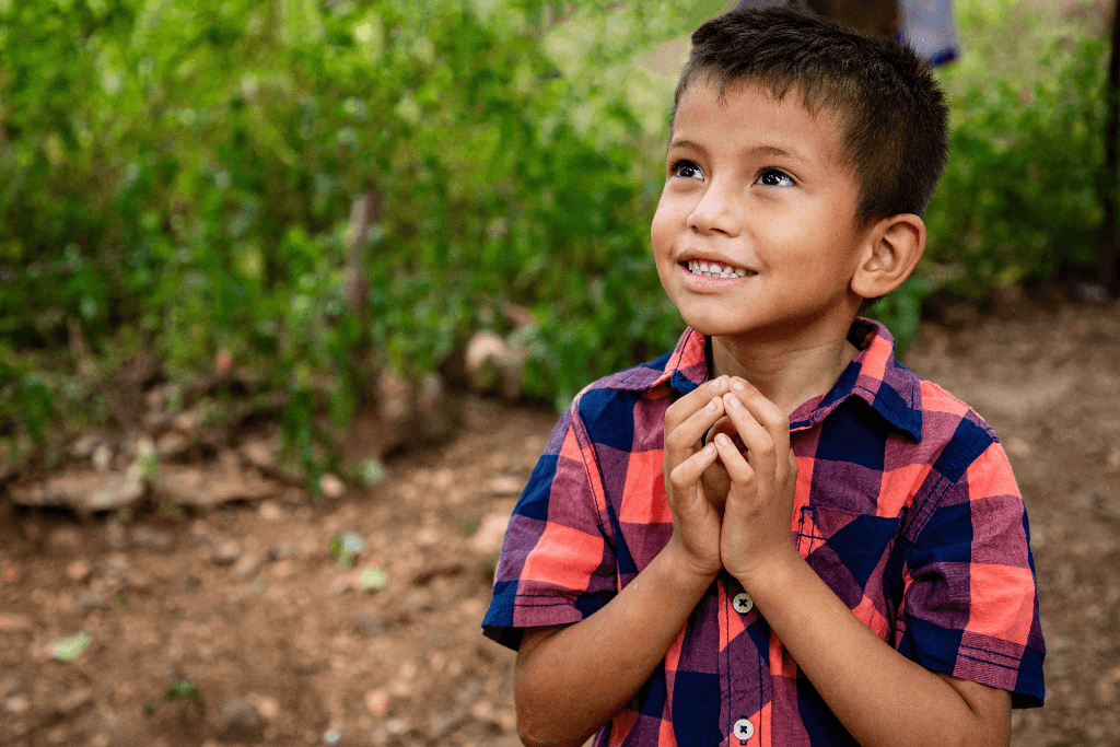 Obed is praying outside, looking up to the heavens with his hands together.