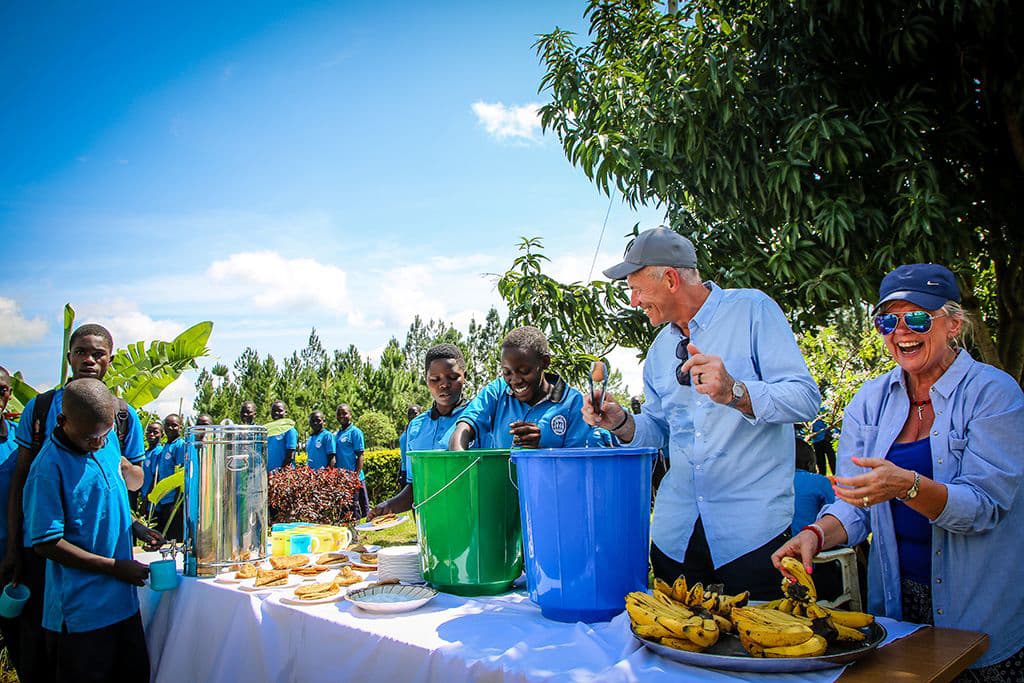 serving lunch at compassion project