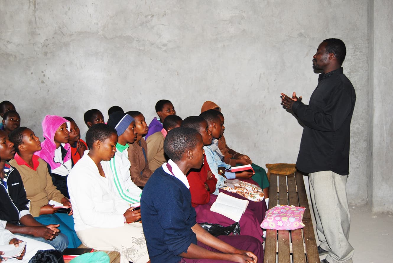 lesion teacher in classroom with pupils
