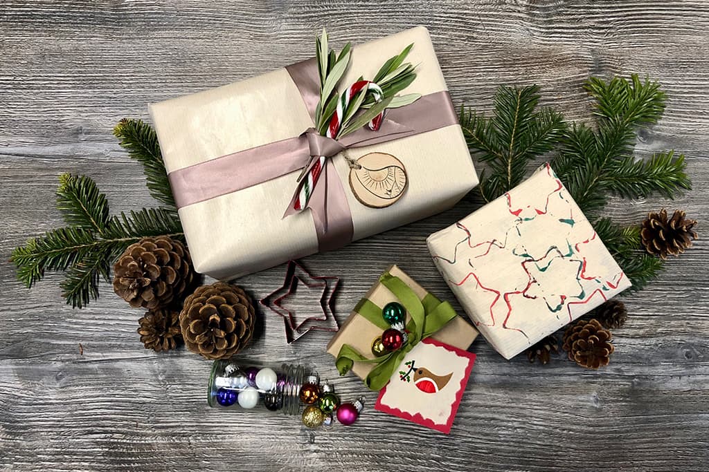 Vr Wrapping Paper Eco Christmas Wrapping Paper: 4 Ways to Make Your Own | Compassion UK