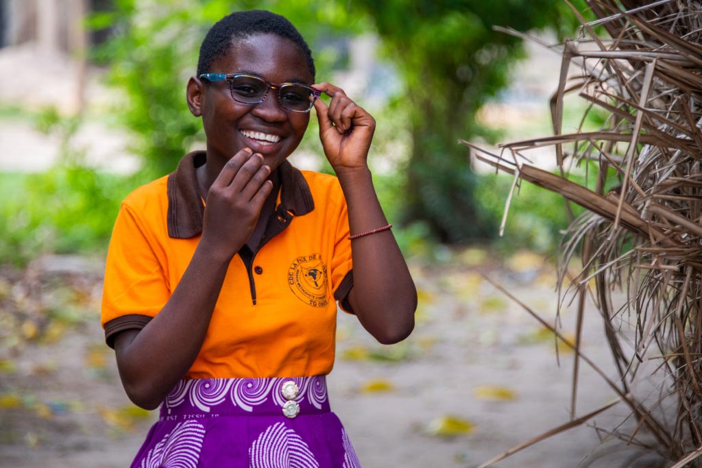 Perfect vision! Seraphine can now see thanks to her new glasses.