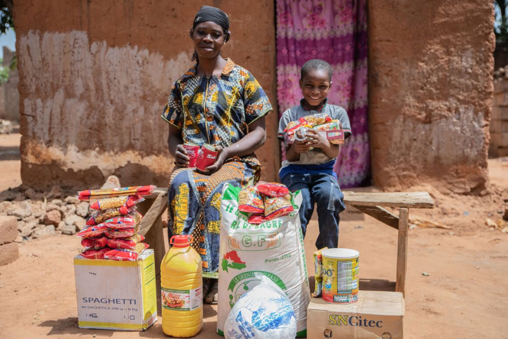 Esaie, distributes food to families in Burkina Faso